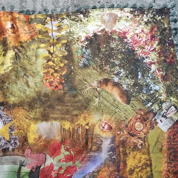 100% pure silk Streissnig scarf 38 x 38 square (maybe even slightly larger) - Picture 13 of 16